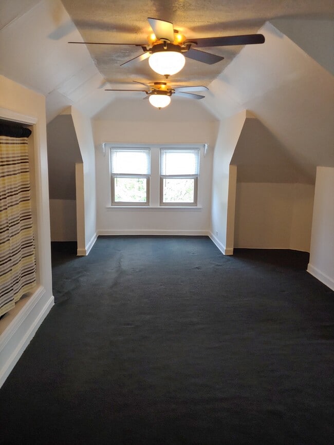 Bedroom - 5922 W Leland Ave