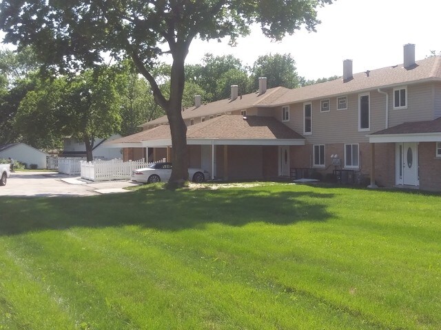 Primary Photo - 227 Somonauk St