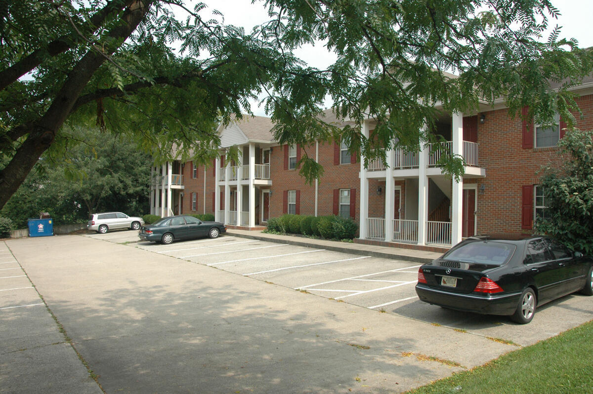 Primary Photo - 75 Forest Hill Dr