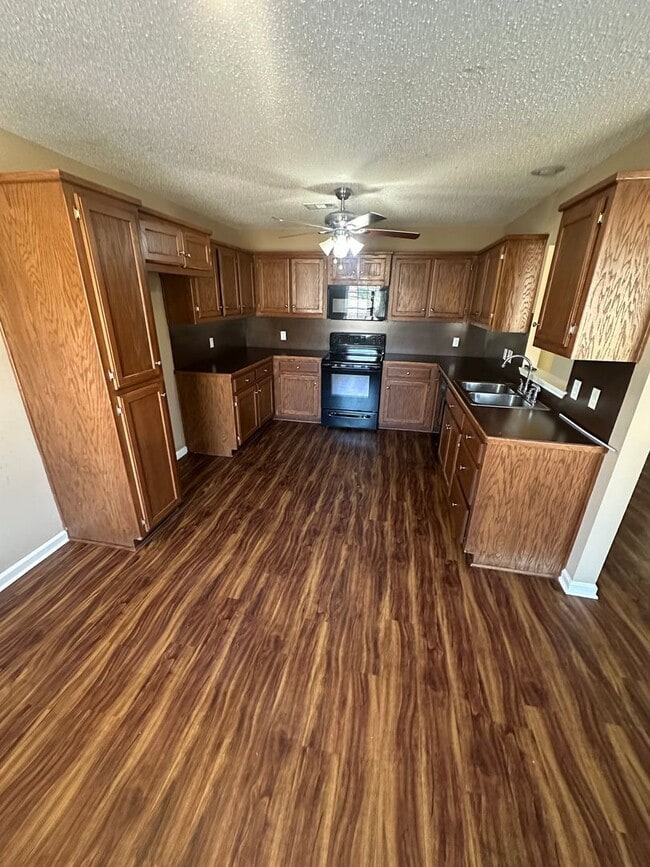 Building Photo - 105 Willow Point Dr