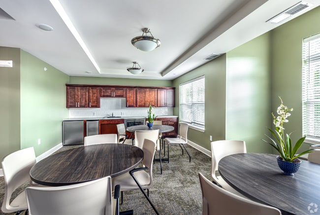 Foto del edificio - 802 N Main St