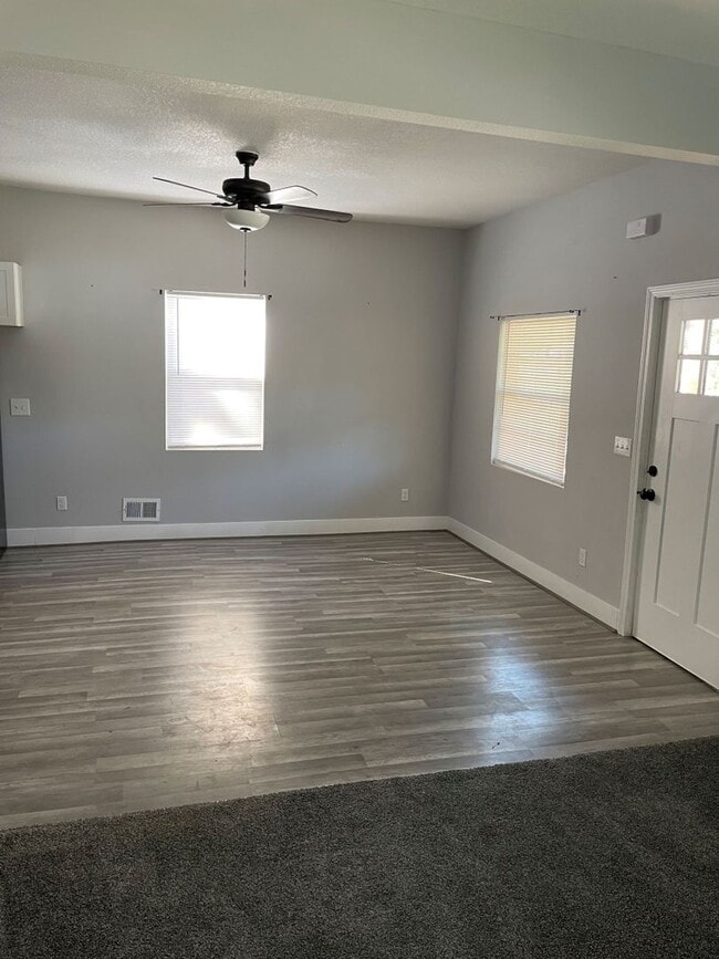 Building Photo - RANCH STYLE HOME!!!