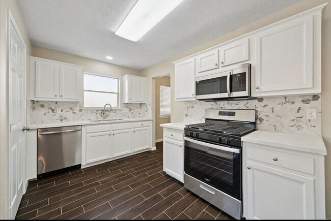 Foto del edificio - 16114 Cypress Valley Dr