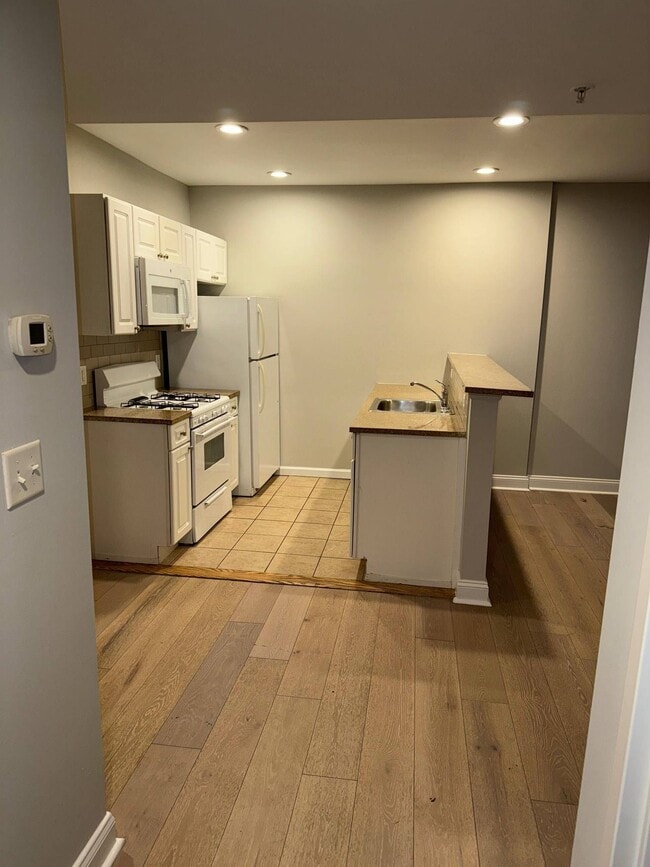 Building Photo - 56 Imlay St