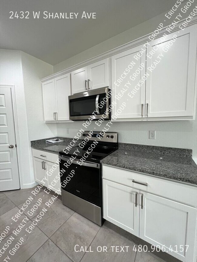 Foto del edificio - 2432 W Shanley Ave