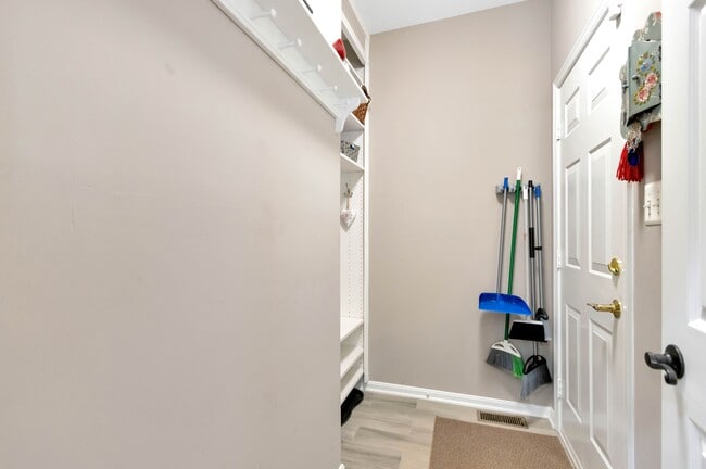 Building Photo - 15346 Bowmans Folly Dr