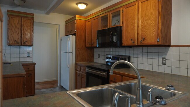 Building Photo - 463 Cloverdale NW