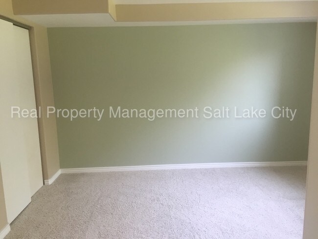 Foto del edificio - Remodeled 1 Bedroom Basement Apartment!