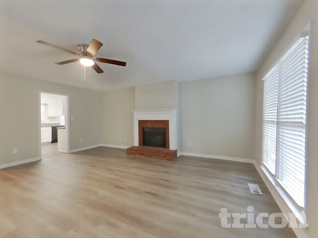 Foto del edificio - 262 Maplelake Dr