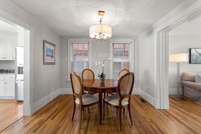 Foto del edificio - 424 E 5th St