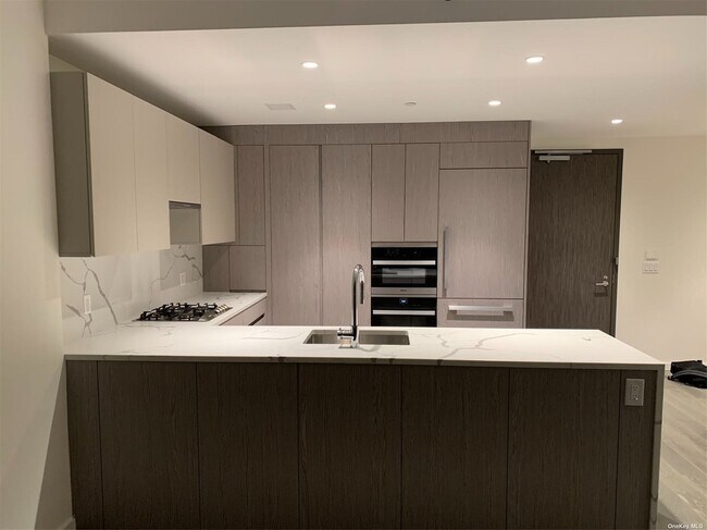 Foto del edificio - 133-36-133-37 37th Ave
