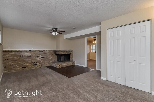 Building Photo - 1303 Rushmore Dr