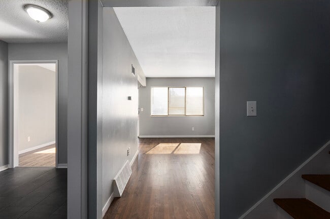 Building Photo - 403 W 87 Pl