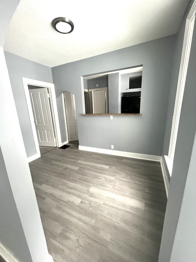 Building Photo - 715 Vine St