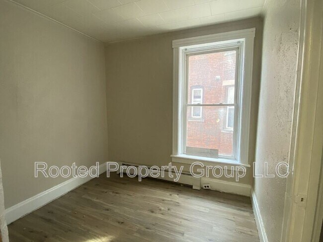 Building Photo - 717 23rd St