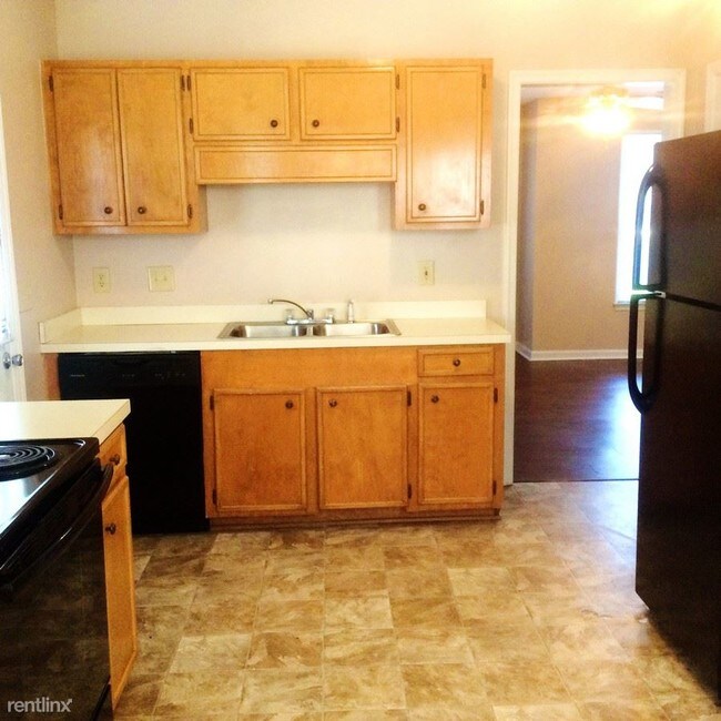 Building Photo - 105 Huntwood Trl