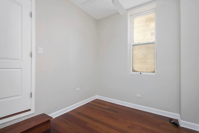 Building Photo - 1454 W Blackhawk St