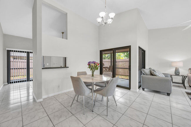 Foto del edificio - 130 Sherwood Cir