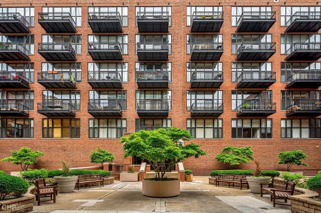 Building Photo - 333 W Hubbard St