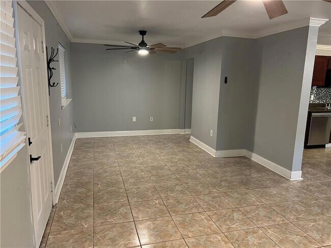 Foto del edificio - 2716 Riverland Dr