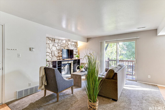 Living Room - 5550 S Willow Ln