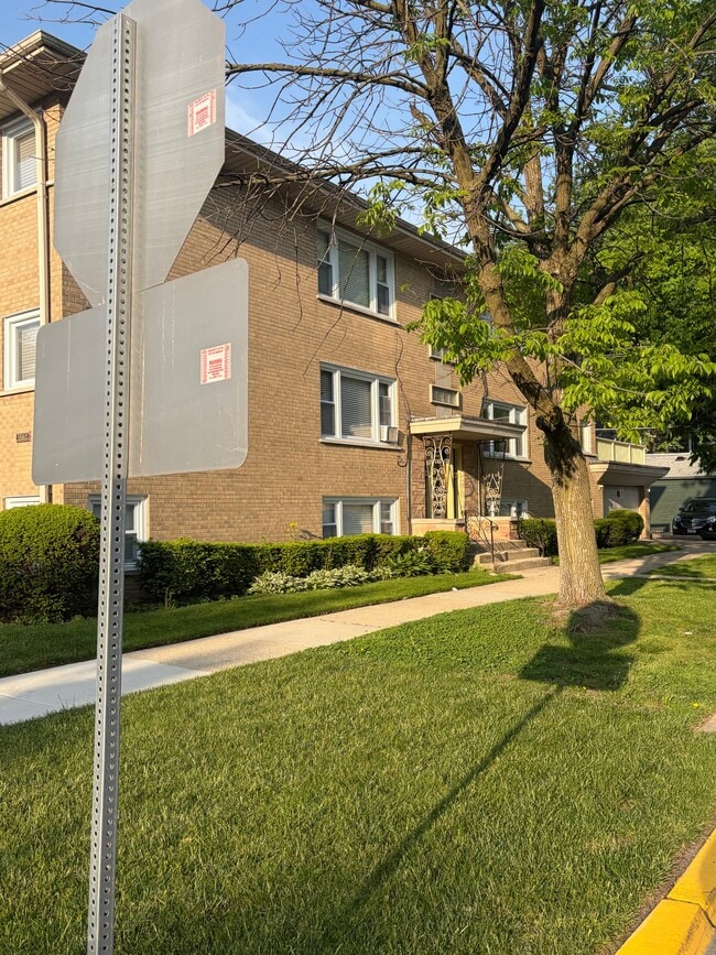 Building Photo - 3500 S Oak Park Ave