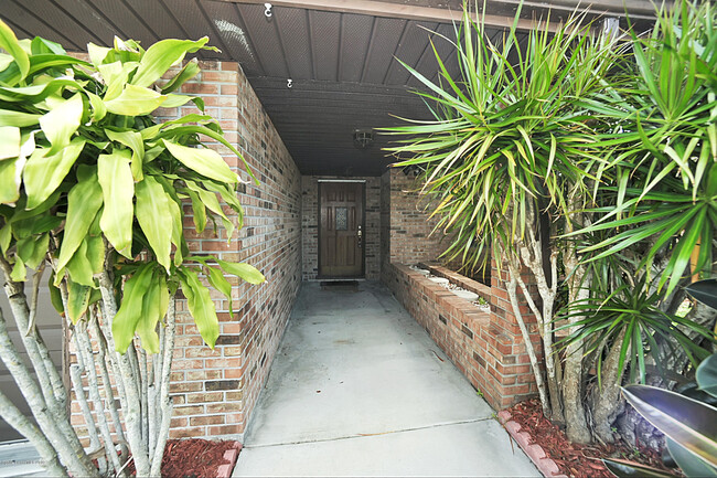 Foto del edificio - 1068 Pineapple Ave NE