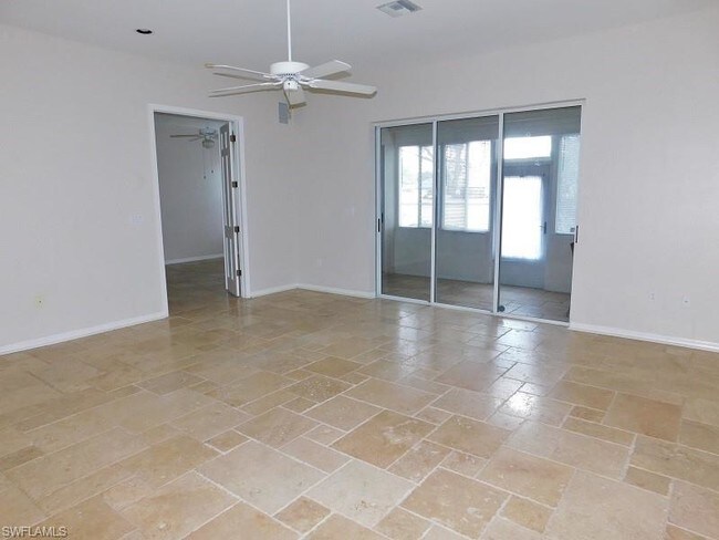 Building Photo - 5482 Peppertree Dr