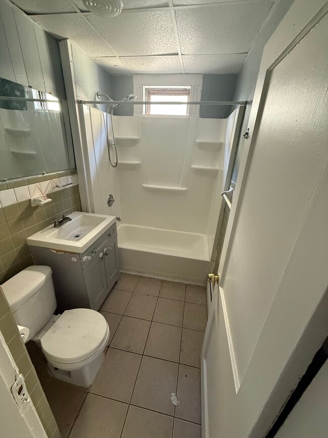 Building Photo - 76 Lounsbury Ave