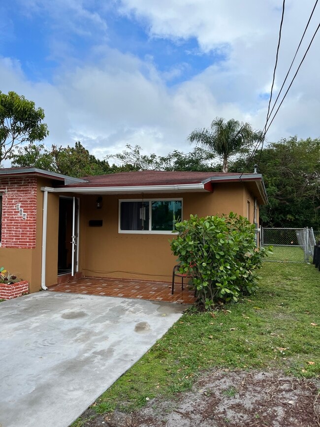 Photo - 124 NW 6th Ave House