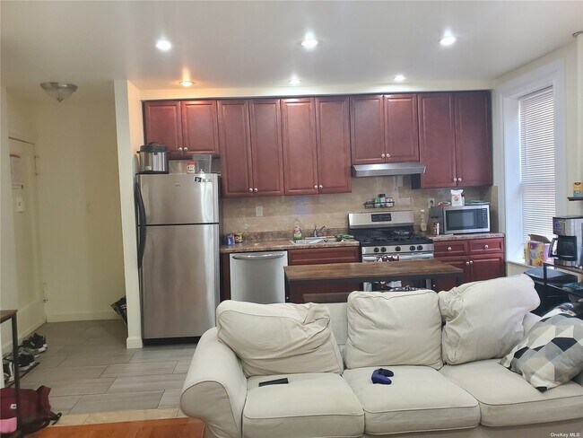 Foto del edificio - 35-16 31st Ave