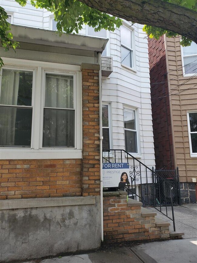 Foto del edificio - 205 Highwood Ave