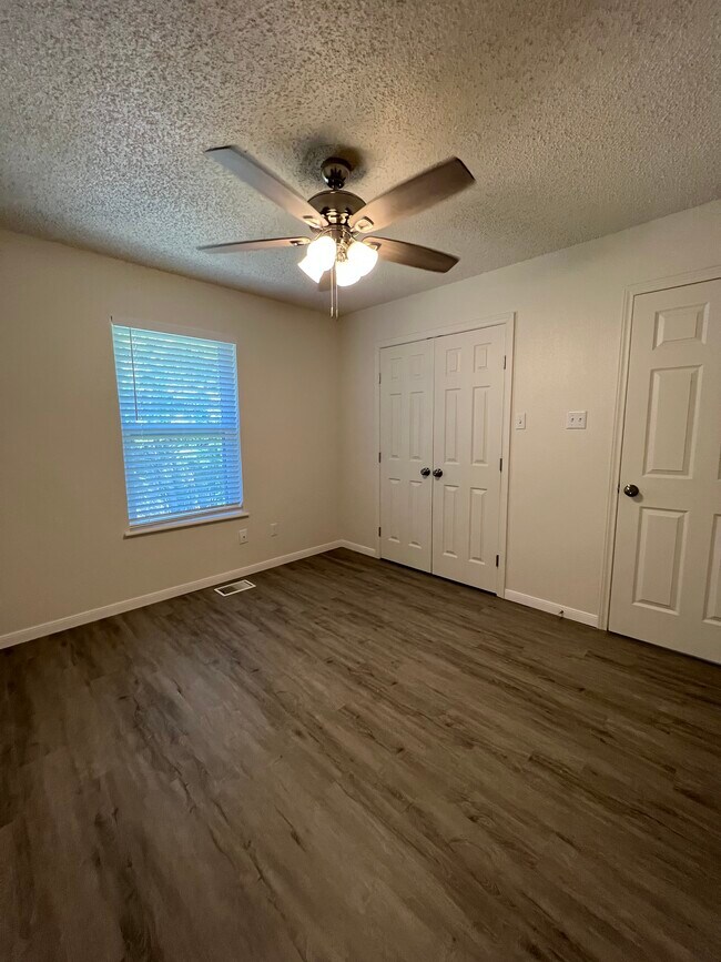 Building Photo - 824 Parkview