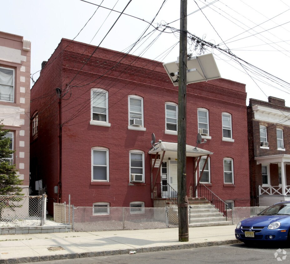 Building Photo - 200 Grant St