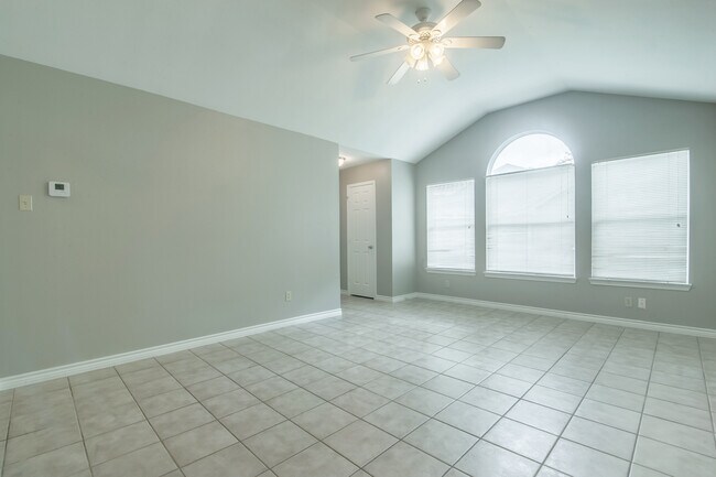 Building Photo - 142 Country Gardens