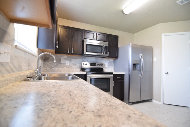 Building Photo - 4511 Hank Dr
