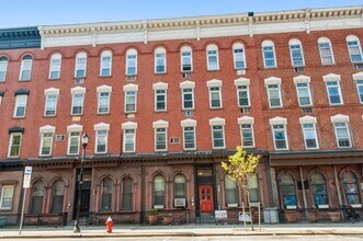 Building Photo - 207 14th St