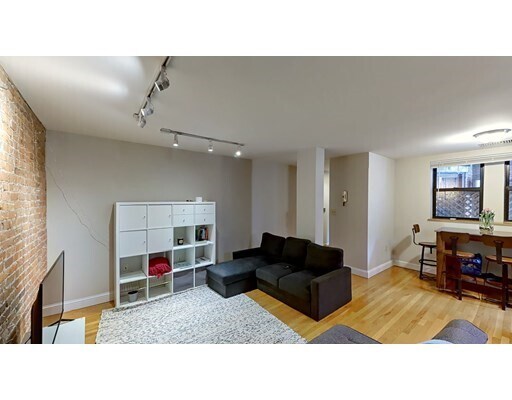 Building Photo - 87 Gainsborough St