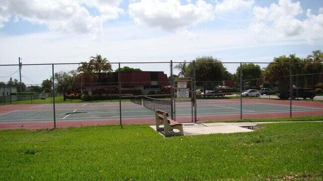 Building Photo - 3845 Victoria Dr
