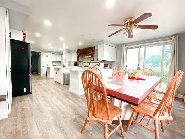 Building Photo - 7 br, 2.5 bath House - 87 Southwind Trail