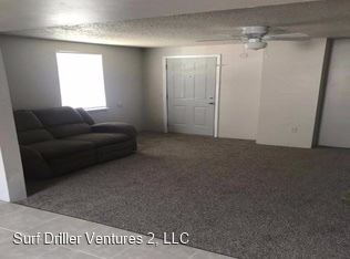 Building Photo - 405 S Maple St
