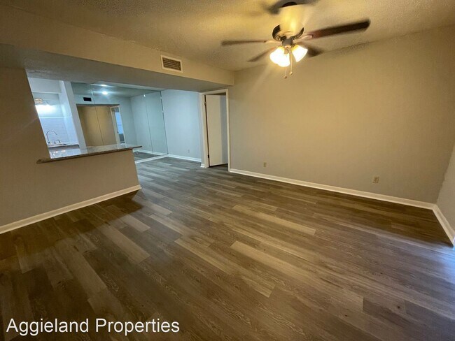 Foto del edificio - 2 br, 2 bath House - 904 University Oaks #142
