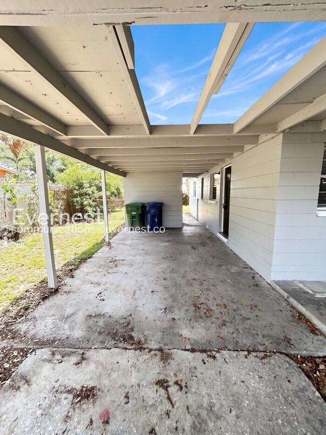 Building Photo - 4207 E Sandalwood Cir S