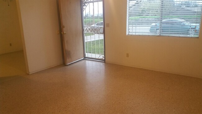 Building Photo - 40778 Rd 124
