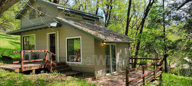 Building Photo - 2451 W Jones Creek Rd