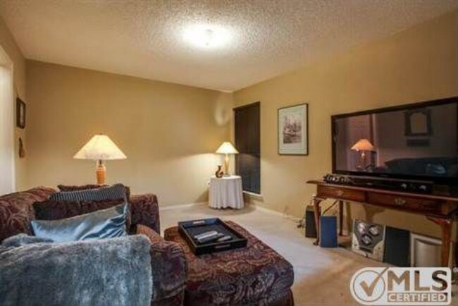 Foto del edificio - 9254 Forest Ln