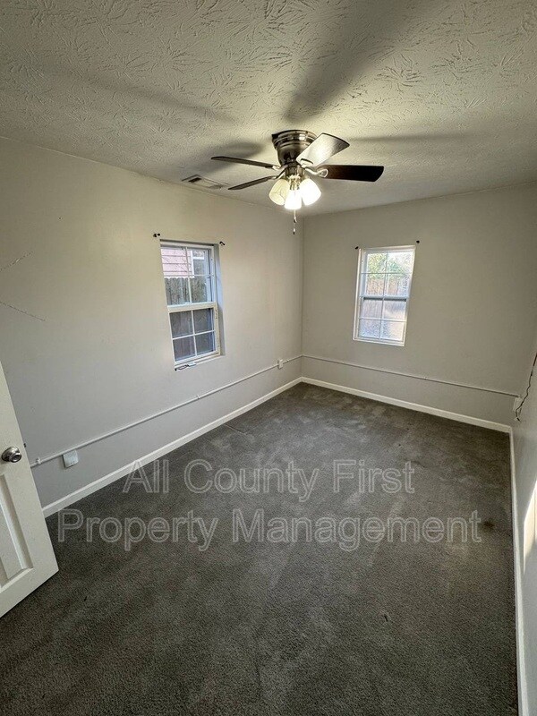 Foto del edificio - 927 Fortress Ave SW