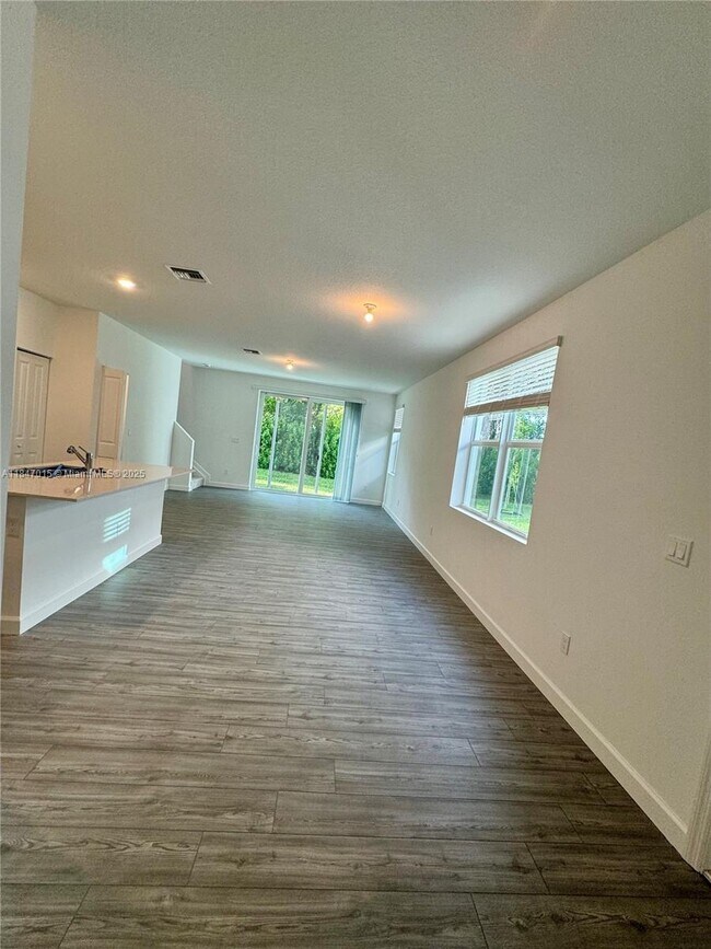 Building Photo - 4575 Hollister Ave