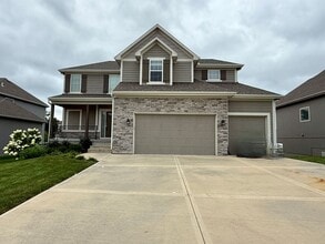 Building Photo - 1108 SW Heather Dr