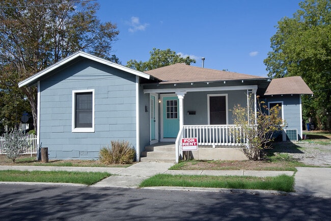 Building Photo - 143 Tremlett Ave